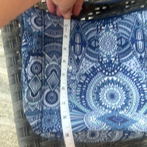 Sakroots Artists circle blue crossbody purse. New without tags. - Picture 5 of 11